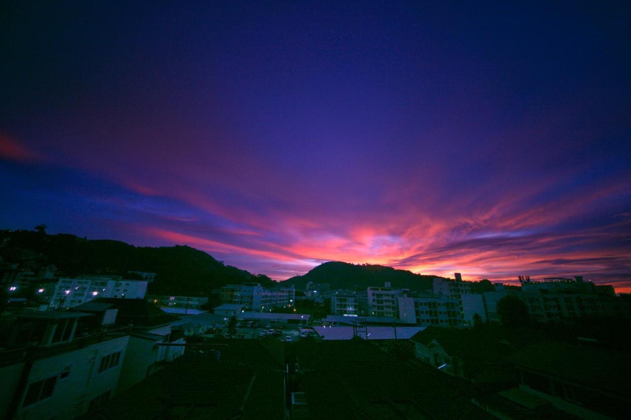 Tropical Sunset Hotel Patong Exterior foto